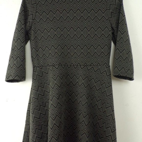 NWT ONE CLOTHING Black & Gray Zigzag Print Cutout Back Fitted Dress Size Large - Picture 1 of 5